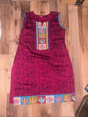 Women’s Magenta Printed Sleeveless tunic with Embroidered Accents